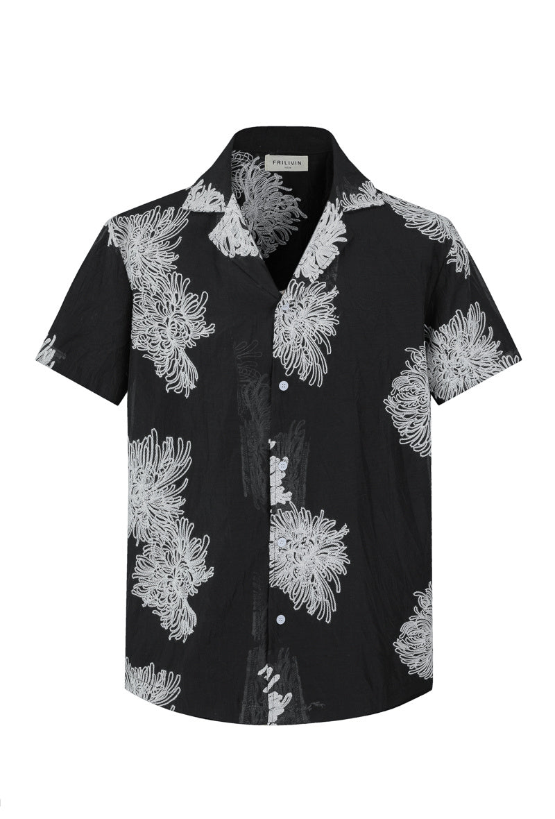 Short-sleeved shirt with embroidered floral patterns